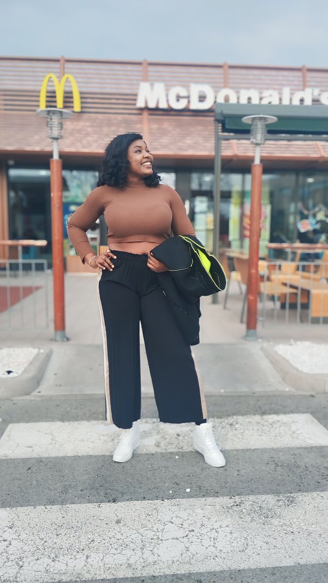 ada_Akin's tweet image. If I wake up at 6:27 and my alarm is set at 6:30, trust me I'm gonna close my eyes and go back to sleep for those 3 minutes. #kekenapep  #twetwe #aryastar  #oyedepo #Davido #TrendingNow