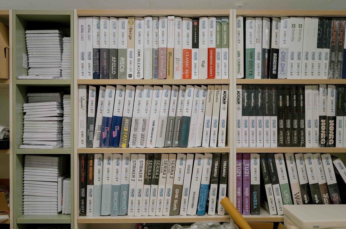 taehatypes's tweet image. Got to tour the KLC office and hang out with some OG&apos;s

Who stores their keycap sets better? LMK