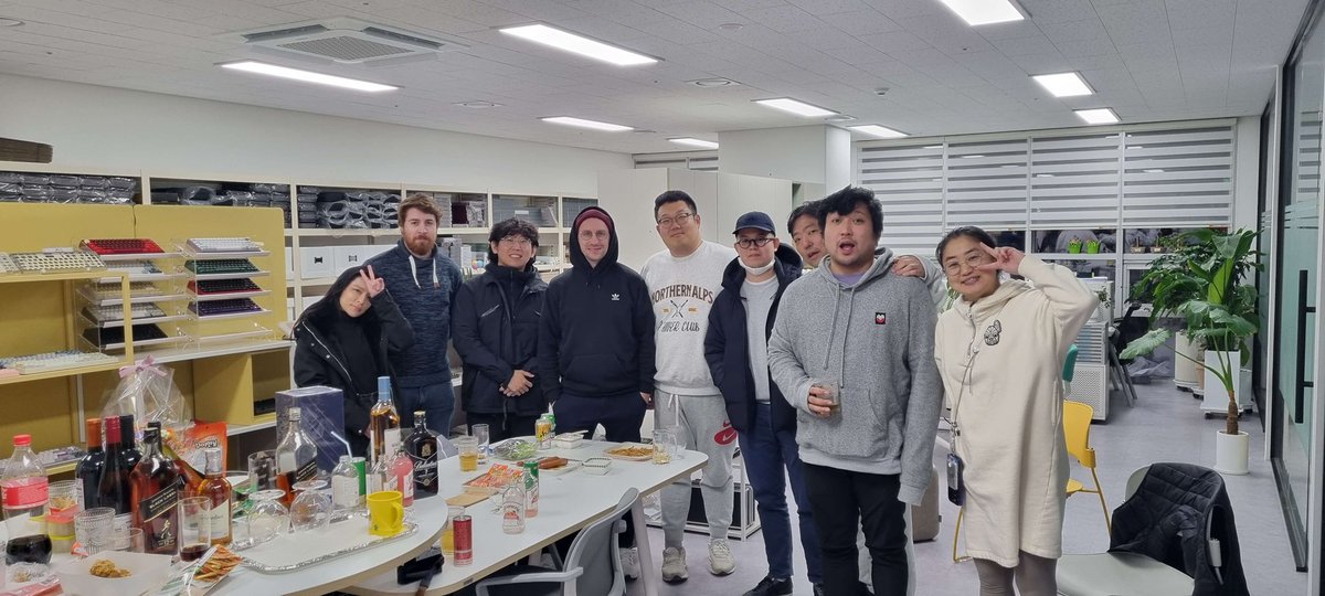 taehatypes's tweet image. Got to tour the KLC office and hang out with some OG&apos;s

Who stores their keycap sets better? LMK