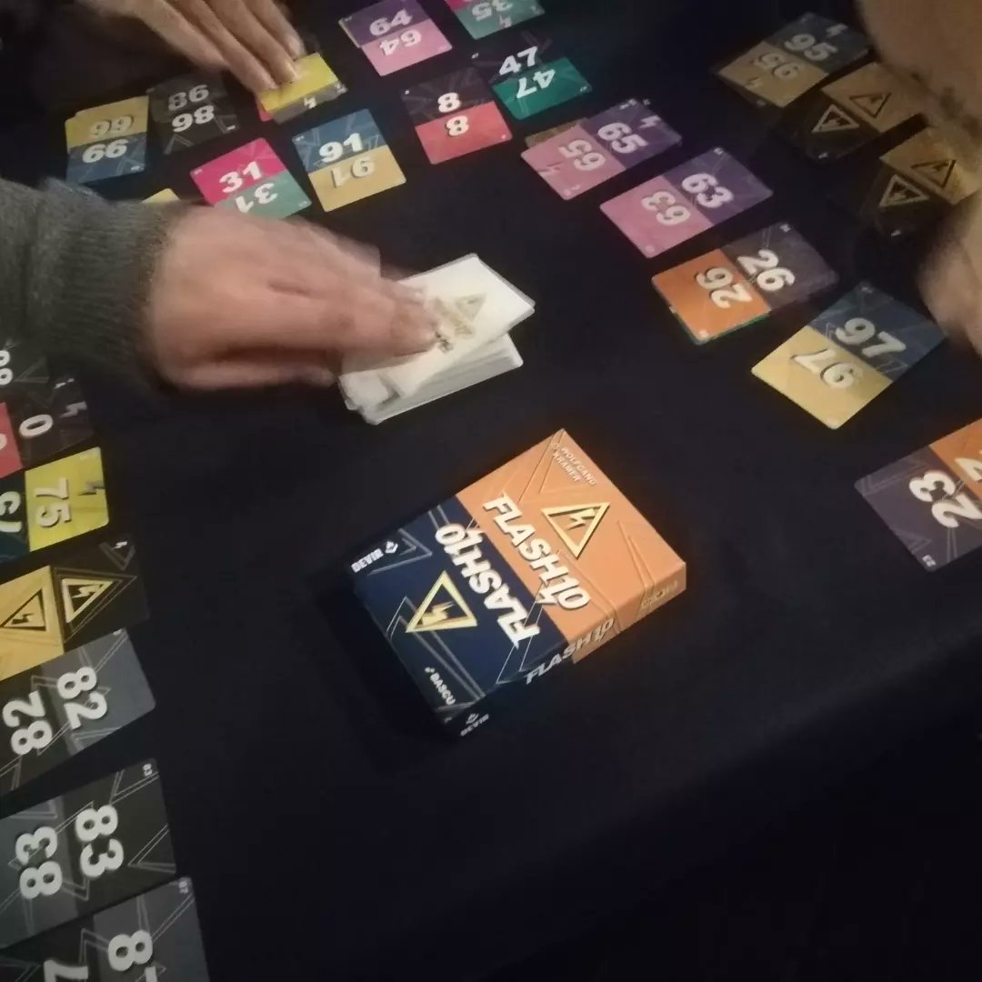 SantsNiggurath's tweet photo. Avui estem a la #devirfest de @DevirIberia demostrant diversos #jocsdetaula, entre ells els pockets nous: Samoa, Flash10 i Autumm https://t.co/lKhyPStx1s