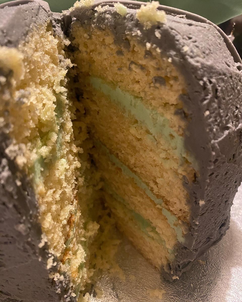 Baby Yoda cake made for brother’s birthday 🎂 🎈 Yes it took ages. No, I won’t be attempting again! #birthday #birthdaycake #birthdayboy #starwars #themandalorian #babyyoda #grogu #spongecake #buttercream #fondanticing #yummy #patience