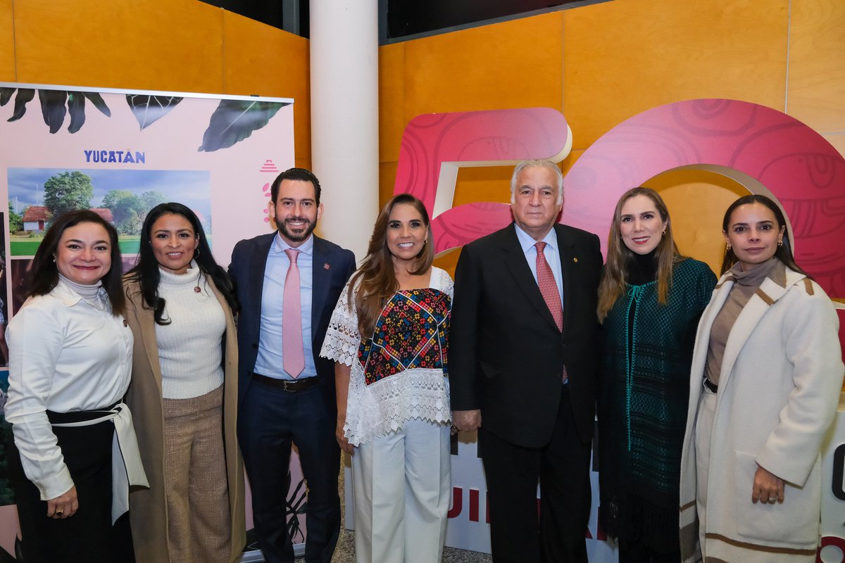 BlancaMerariPM's tweet photo. ¡Impulsamos la promoción del Mundo Maya en la #Fitur2024!
De la mano de nuestra gobernadora @MaraLezama, gobernadores de los estados de la Península de Yucatán y presidentes municipales, nos unimos para dar a conocer el programa Mundo Maya que impulsa el avance de sus comunidades y consolida el turismo en la región. El #CaribeMexicano tiene mucho que ofrecer como: sol, playa, cultura, ecoturismo, aventura, buceo, cruceros, negocios, convenciones y  desarrollo turístico sustentable.

#BlancaMerari💚
FITUR