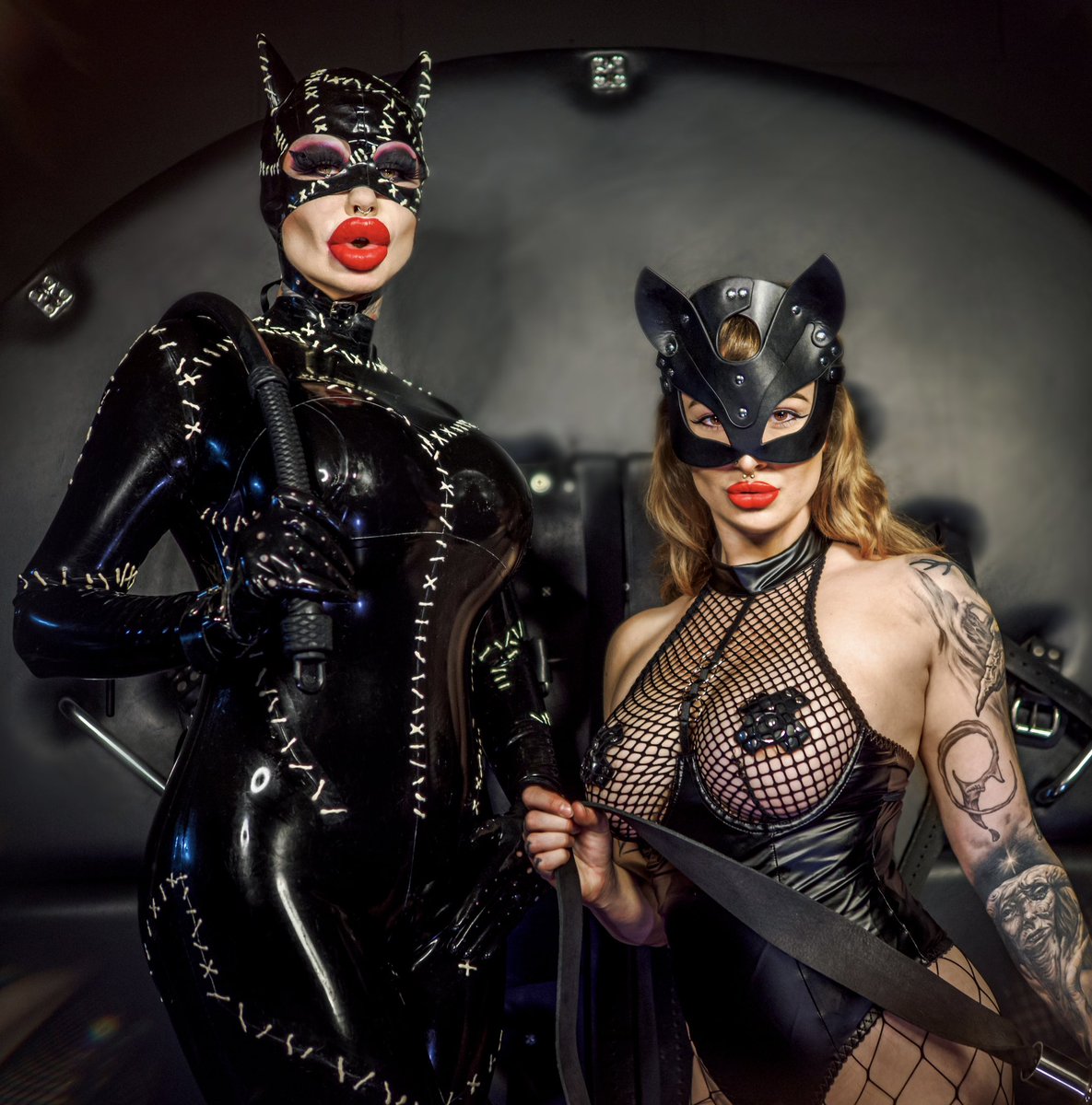 Mommy, Mommy, Meow, Meow! Retweet because you love our outfits. 🐈‍⬛ @kittyink.wildatheart instagram 🐈‍⬛ with the one and only @frankinsella @Murdermiles #catmask #leatherfashion #latexfashion #blacklatex #lingeriefashion