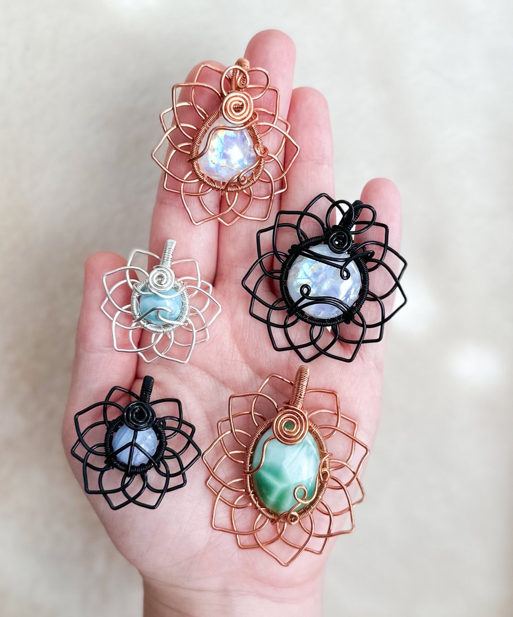 mildhippie's tweet image. handfuls of handmade sunflower &amp;amp; sun pendants for necklaces🩵☀️🌻