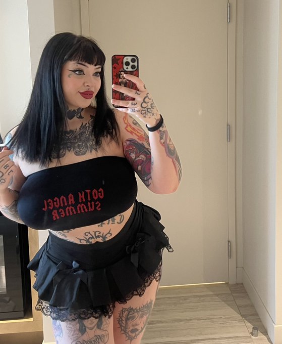 1 pic. come see me at the the @inkedvixensxxx booth at AVN today ??? https://t.co/NZwSxGPKn4