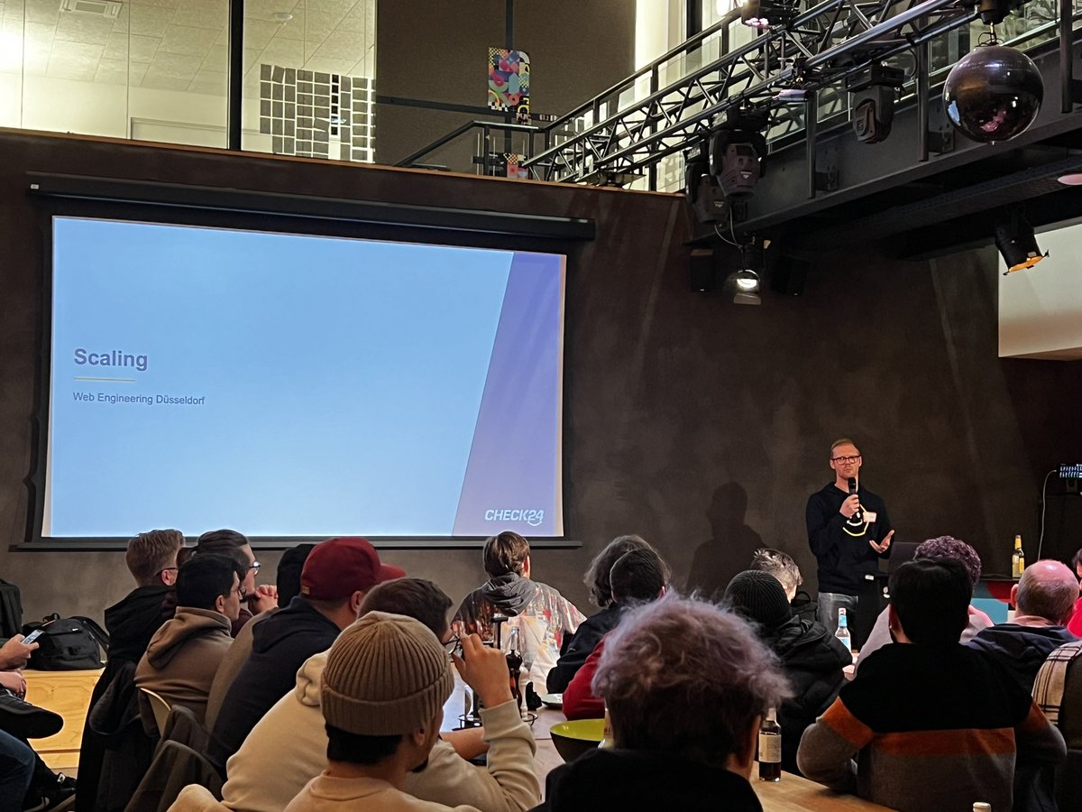 Philipp Kemper, CTO@CHECK24, is giving insights on how to scale companies to be ready for tv campaigns 🚀