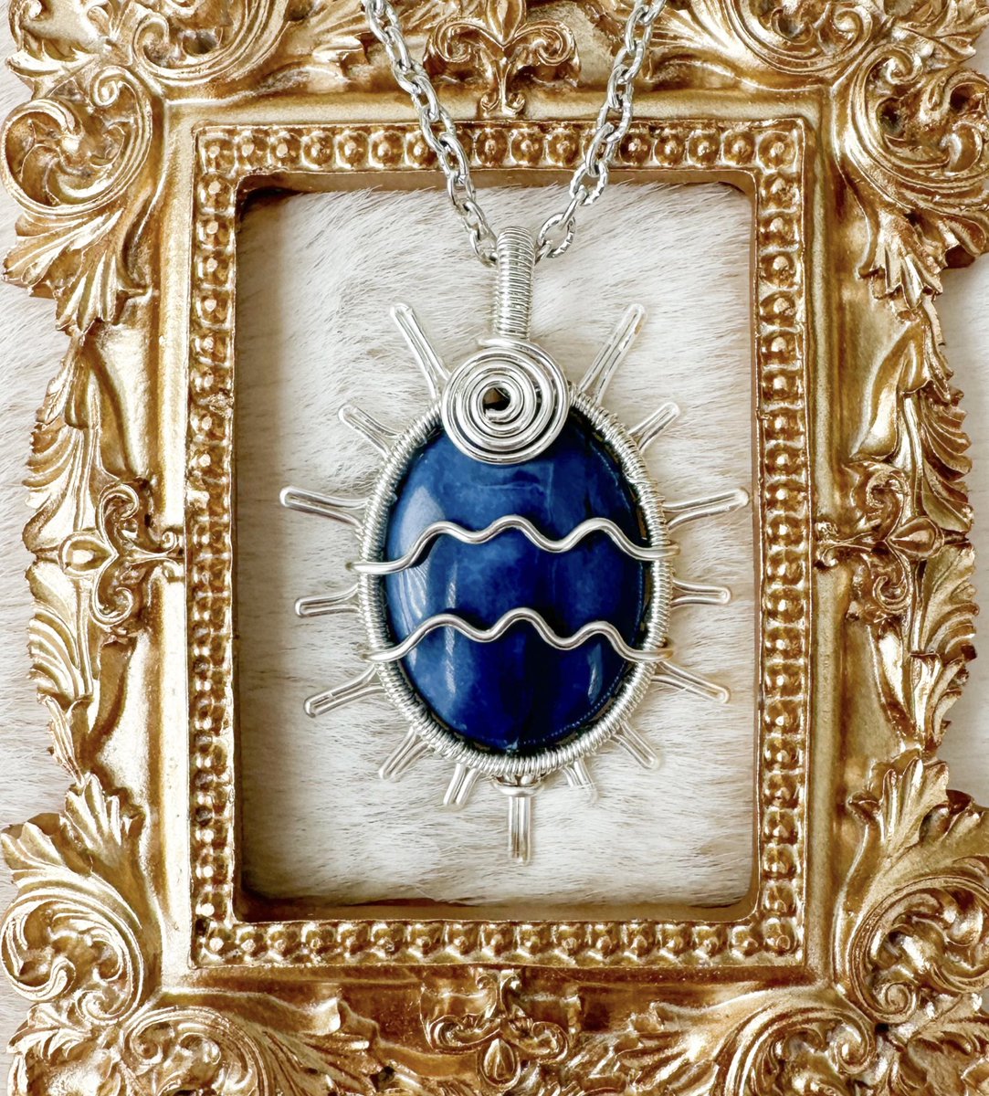 mildhippie's tweet image. Aquarius szn calls for Aquarius pendants♒️