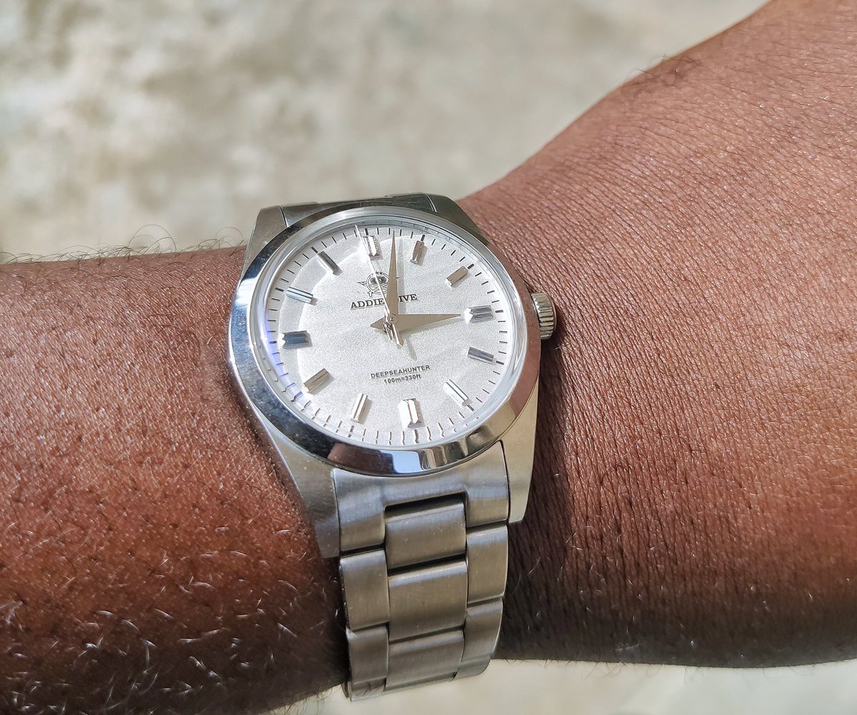 Neighbourhood deliveries kinda day.
Absolutely gorgeous watch for the money.
#wristwatchcheck