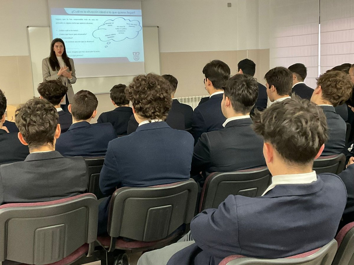 AndelColegio's tweet image. ¡Día de aprendizaje en nuestras sesiones preuniversitarias con los alumnos de Bachillerato! 📚💡

Esta semana nos sumergimos en las dinámicas y motivadoras sesiones de &quot;Motívate&quot; y &quot;Cómo enfrentarse a la EvAU con éxito&quot;. 💪

#Preuniversitario #Motivación #ÉxitoAcadémico