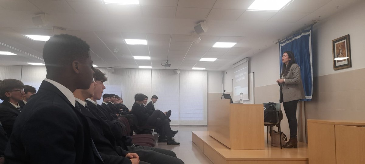 AndelColegio's tweet image. ¡Día de aprendizaje en nuestras sesiones preuniversitarias con los alumnos de Bachillerato! 📚💡

Esta semana nos sumergimos en las dinámicas y motivadoras sesiones de &quot;Motívate&quot; y &quot;Cómo enfrentarse a la EvAU con éxito&quot;. 💪

#Preuniversitario #Motivación #ÉxitoAcadémico