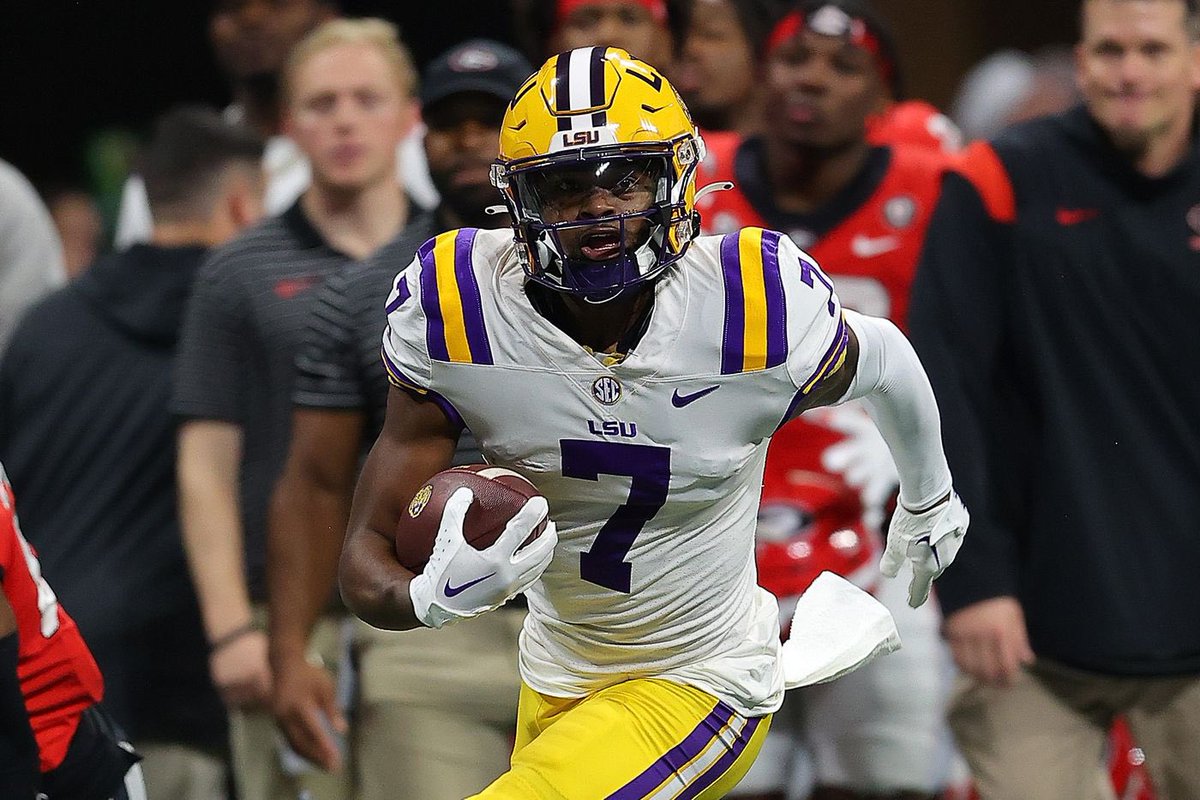 Covers's tweet photo. Patriots WR Kayshon Boutte was arrested today on chargers of illegal gambling per @WAFB

Boutte reportedly placed over 8900 wagers, totalling several hundred thousands of dollars, including at least six on LSU football games while he was an active roster member. https://t.co/lbTgk0JH6C