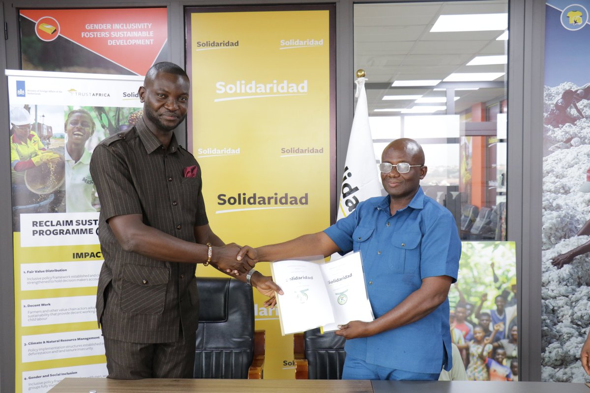 Solidaridad_wa's tweet photo. 1/2 Yesterday, @Solidaridad_wa and the Department of Co-operatives signed a memorandum of understanding to work together to increase the participation of cocoa farmers in decision-making through the establishment &amp; strengthening of a regional &amp; national Co-operative Association. https://t.co/6yiQW2TYwY