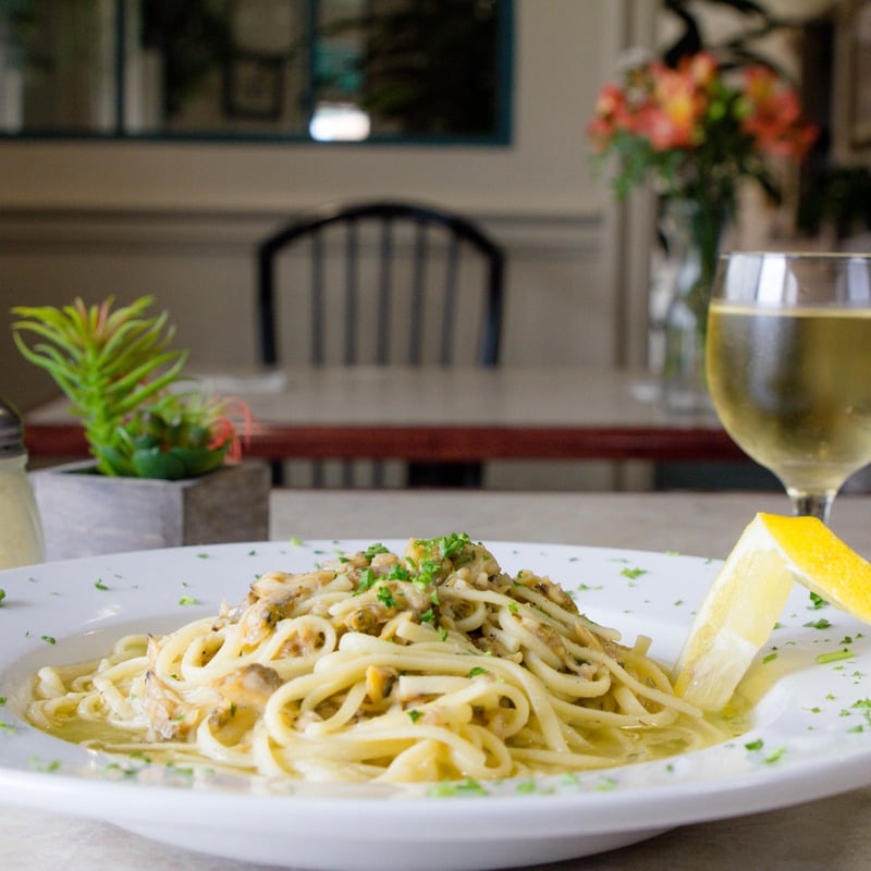 BorrelliFood's tweet photo. Borrelli's Pizza &amp; Italian Food offers a wide variety of lunch specials everyday 11am-3pm 😀 https://t.co/yYo93SvOWX https://t.co/Lv7drRMaQP