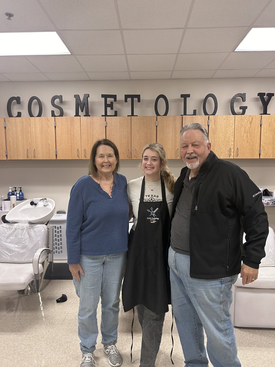 GISDCosmo's tweet photo. After school clinic was hoppin’ Tuesday night. We had students working on Skills USA &amp; client services! We were so busy but took a few pictures! Abby McConnell had 3 clients from 4-7 &amp; did a beautiful job &amp; exhibited amazing time management. https://t.co/Yjqdlsj5cl