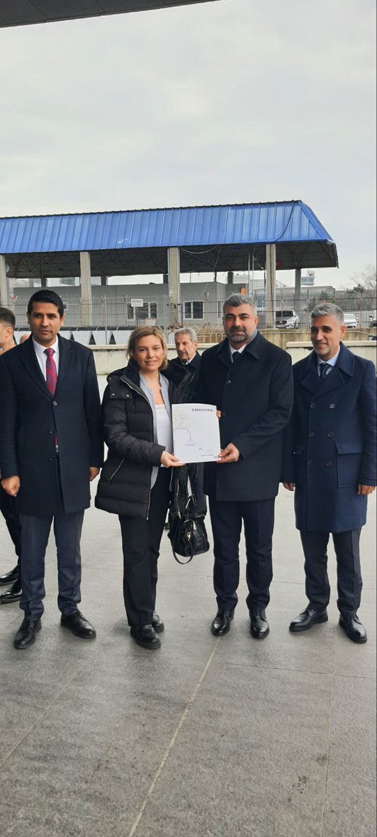 EmadDernegi's tweet photo. Bugün İstanbul’daki arkadaşlarımızın Akparti Mardin Milletvekili Sayın Faruk Kılıç Bey’e Kademeli emeklilik ile ilgili sorusu üzerine kendisi konunun Çalışma ve Sosyal Güvenlik Bakanı Sayın Vedat Işıkhan Bey’e iletildiğini, konuyu Bakanımızın yakınen takip ettiğini ve bakanlığın bu konu ile ilgili güncelde bir çalışma yürüttüğünü bildirmiştir.

EYT yasası sonrası akran ve benzer prim gününe sahip çalışanların emeklilik erişimindeki 17-20 yıl fark adaletsizliği vicdanları yaralamış, adalet duygusunu sarsmıştır.

Milyonlarca çalışanın sesini duyan ve bu durumun tamiri konusunda çalışma emrini veren Sayın Bakanımız Vedat Işıkhan Beyefendi’ye ve çalışmaları yürüten Çalışma ve Sosyal Güvenlik Bakanlığı yetkililerine teşekkürlerimizi sunar, bu adaletsizliğin çözümü noktasındaki yasal düzenlemeyi en kısa sürede beklediğimizi ifade etmek isteriz.

@isikhanvedat
@csgbakanligi
@farukkilic47
@RTErdogan @_cevdetyilmaz @NumanKurtulmus @memetsimsek @murat_kurum @Hayati_Yazici @vedatdemiroz @mustafaelitas @MustafaSentop @ZeybekciNihat @avhamzadag @avabdullahguler @resulkurt34 @akbasogluemin @AvOzlemZengin @Yenisehirlioglu @abdulhamitgul @yilmaztunc @drbetulsayan @mahirunal 
@iletisim @omerrcelik 
@RTEdijital  @MahinurOzdemir @jsarieroglu @aysekesir @eyupkadirinan @omerbolatTR @mfatihkacir @erkankandemir @AhmetAYDIN_02 @efkanala @mustafasenbd  @mhulkicevizoglu @celebimehmeta @hasandogan @yzyilmaz55 @fahrettinaltun @leylasahinusta @deryayanikashb @Akparti

#2000LerMecliste