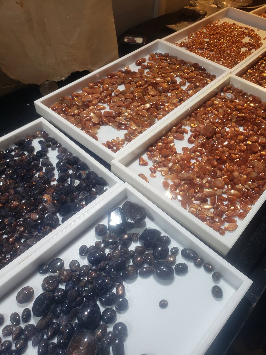 Kaboozey2's tweet photo. First day of the gem show was fuckn gud. I bought one of the bloodshot iolite sunstones in the third pic. It was a decent price for A+ material https://t.co/OErh5CZTA5