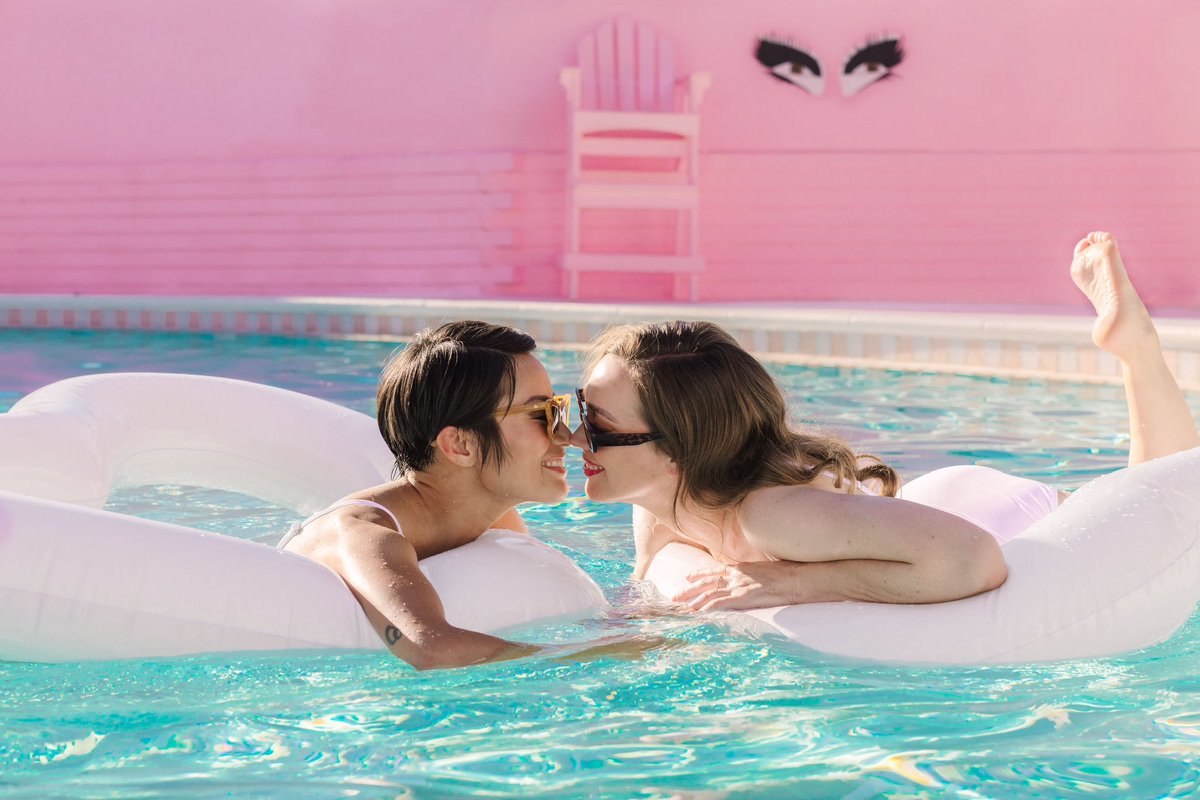 JMcCallumPhoto's tweet photo. We went a week in NYC when temps were never above freezing. I also cannot stop thinking about this epic poolside engagement session at the @trixiemotel in the Palm Springs sunrise. Coincidence? Maybe…. 🏙️ 🥶 🌴 😎 https://t.co/17bZHpJFb2