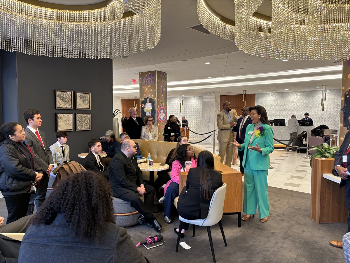 LA_Regents's tweet photo. Regents Collis Temple III, Terrie Sterling, and David Aubrey met with COSBP members Thursday afternoon to discuss their roles in higher education policy and how important student involvement is.
#LaProspers #Regents50 https://t.co/52aRQ74Od5