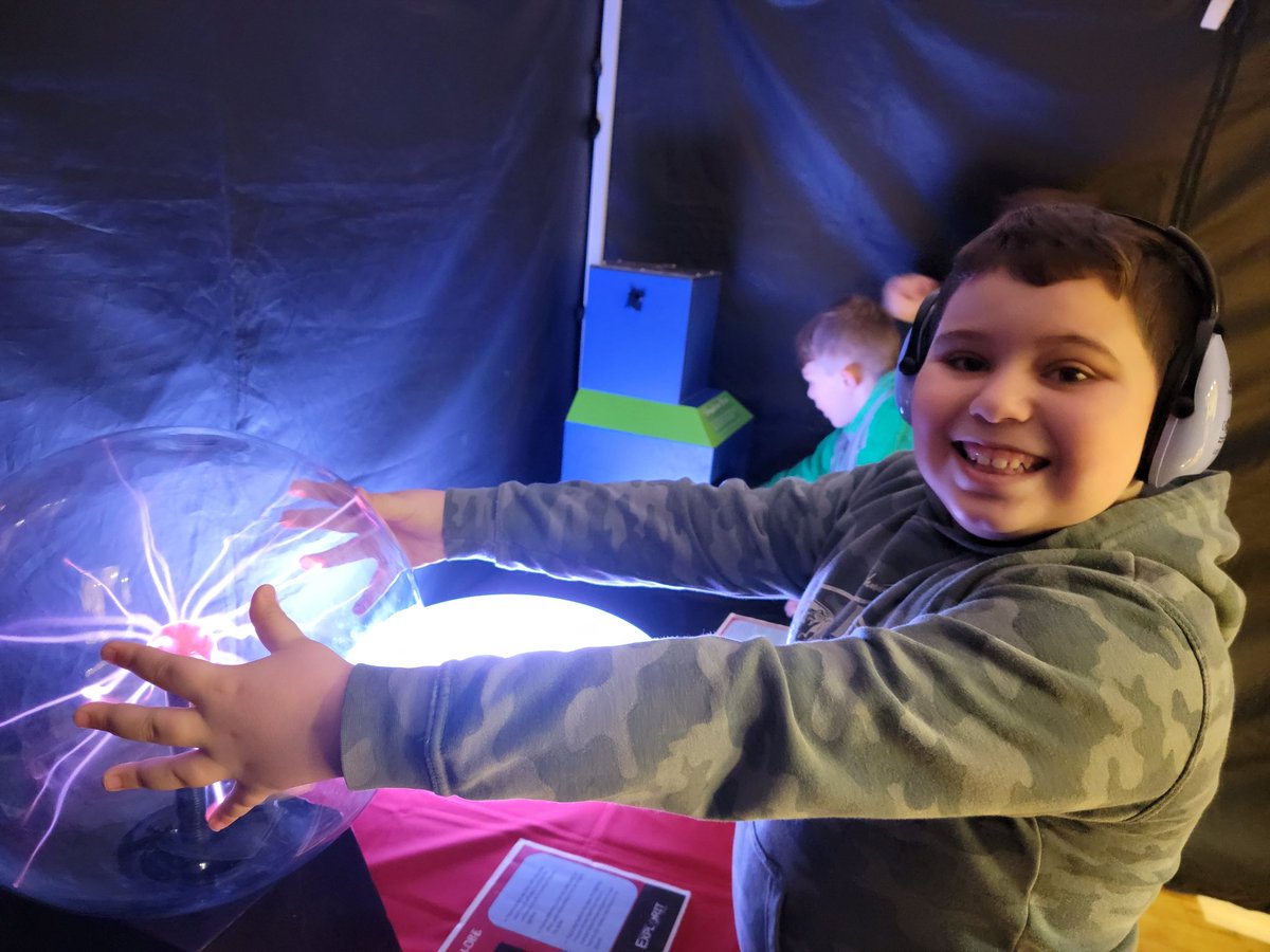 RieseCara's tweet photo. NMS Science Day! We sure had a good time in the Fun Zone with all the hands-on activities! #npspanthers @Norfolk_MS https://t.co/yGu5HScrWf