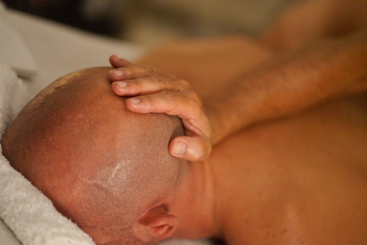 lombnice's tweet photo. Séance Massage tantrique 
Tantra touch rouge … 
Le lâcher prise par le ressenti 
Émotions corporelles et psychiques 
Le bien être à l état pur https://t.co/aeiyrXLZzV