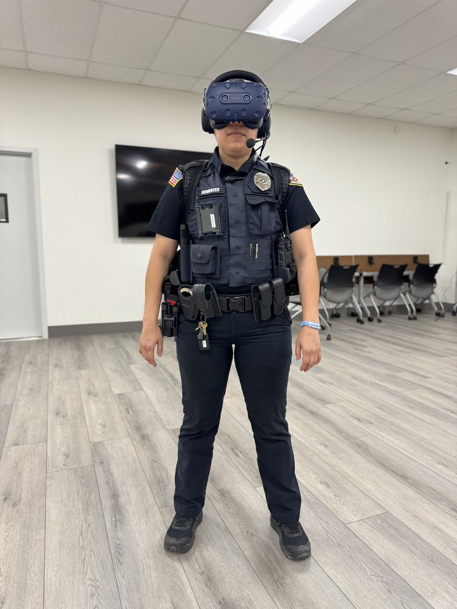 OpelikaPD's tweet photo. Bravo Shift officers are taking the opportunity to train on the @ApexOfficer  system today with Training Officer McCulloch! https://t.co/ks1NxDmc0K