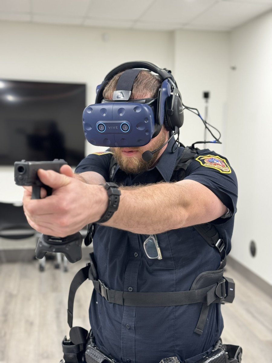 Bravo Shift officers are taking the opportunity to train on the <a href="/ApexOfficer/">Apex Officer</a>  system today with Training Officer McCulloch!