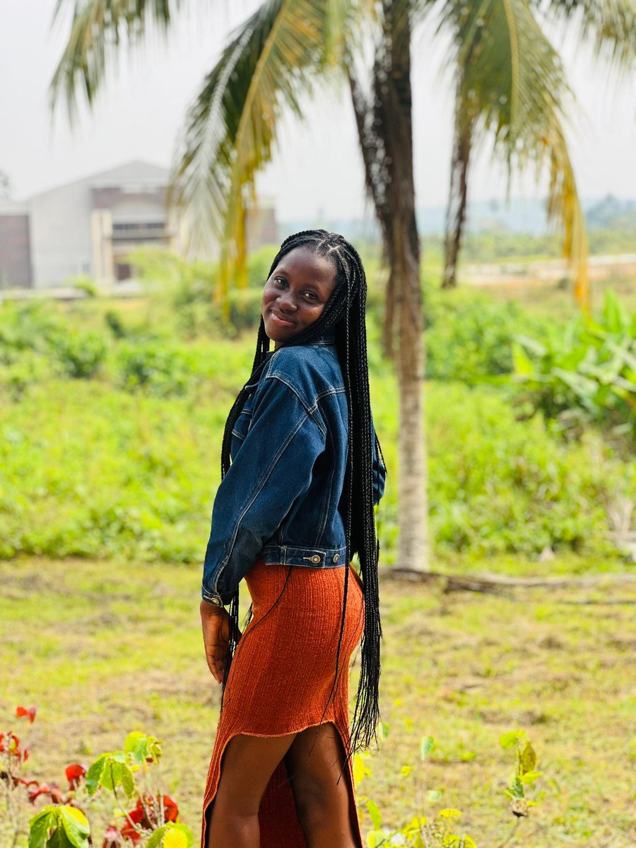 tinny_lade's tweet photo. Hi 😌🌚🤭
  Follow me I follow back immediately 🥺🥺🌚 https://t.co/rLCPyl9OcM
