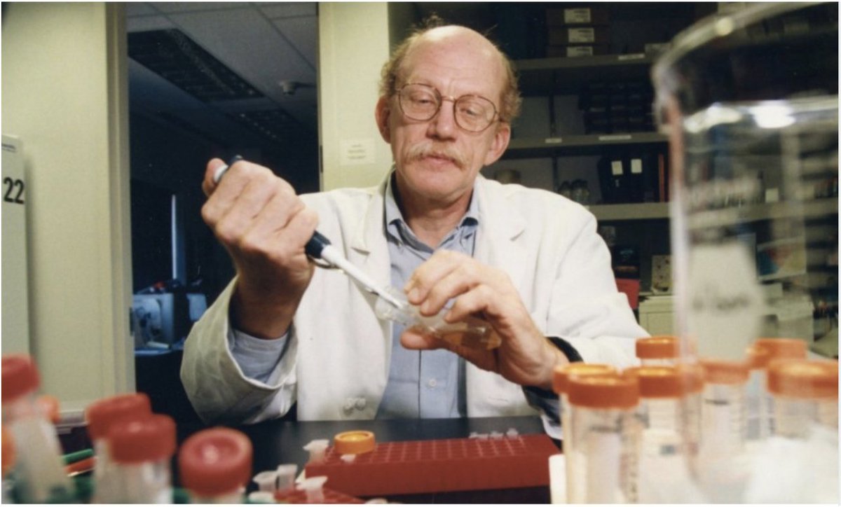 genome_gov's tweet photo. In 1998, scientists with the Human Genome Project, including Bob Waterston, sequenced a roundworm — the first animal to ever be sequenced! Sequencing the genomes of animals helped scientists better understand the human genome sequence. This is an example of comparative genomics! https://t.co/DJ4U4e5htm