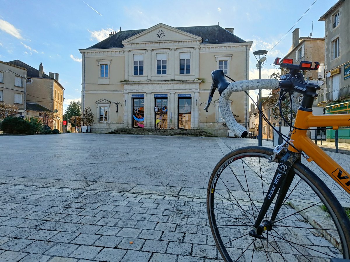 mikey1090's tweet image. Cycled 110km through the French countryside today and now need to get some evening client SEO done without crashing at my desk!

#SemanticSEO #TiredMike