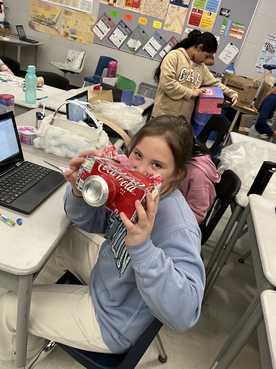 Love to see these kids being creative making something new out of recyclable materials. ⁦<a href="/TTBlazers/">TalbotTrail</a>⁩