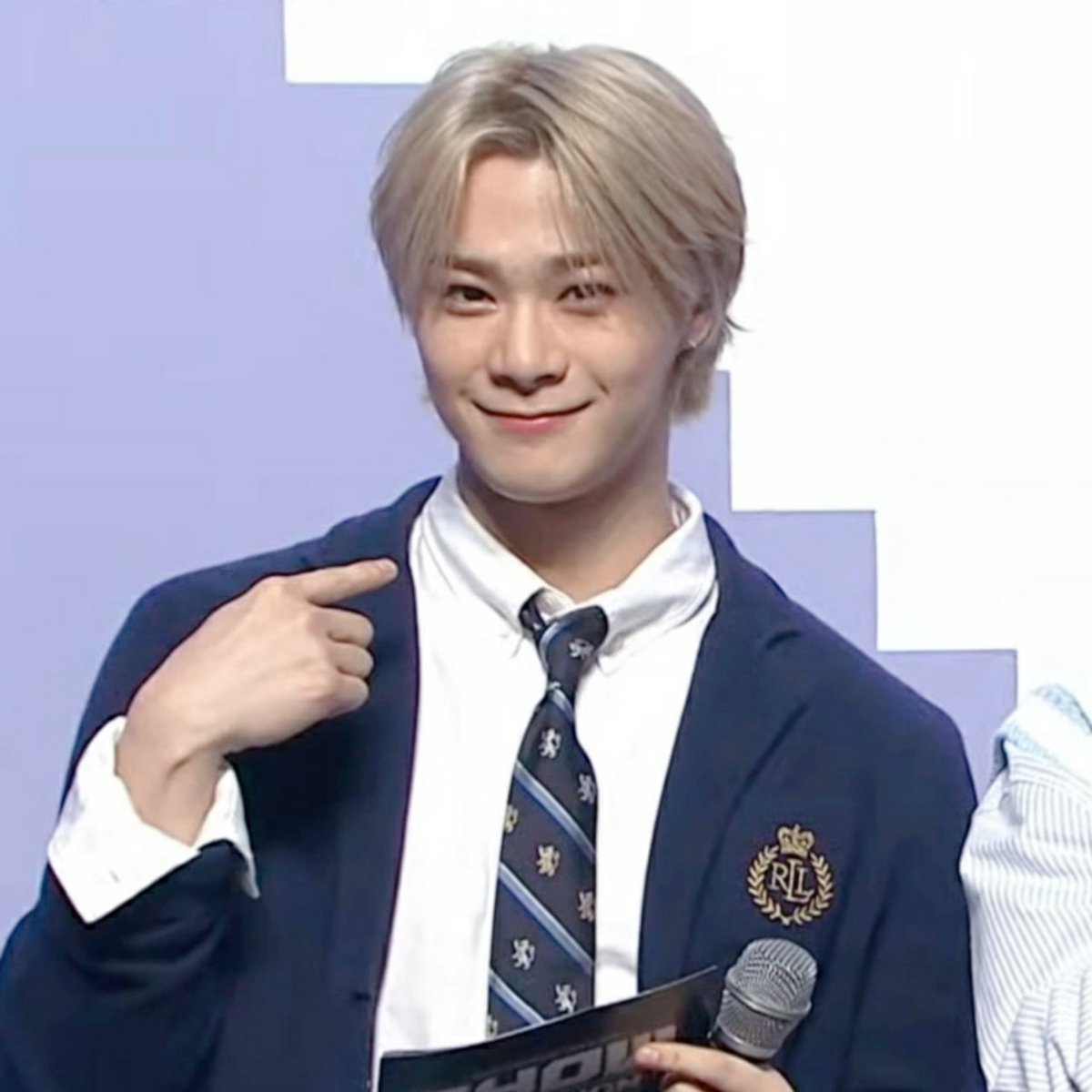 bindoingthings's tweet image. #영원한_나의달_문빈_생일축하해
Happy birthday my dearest Bin. i love you so so much, and i'm missing you and your smile even more and more each passing day🩷