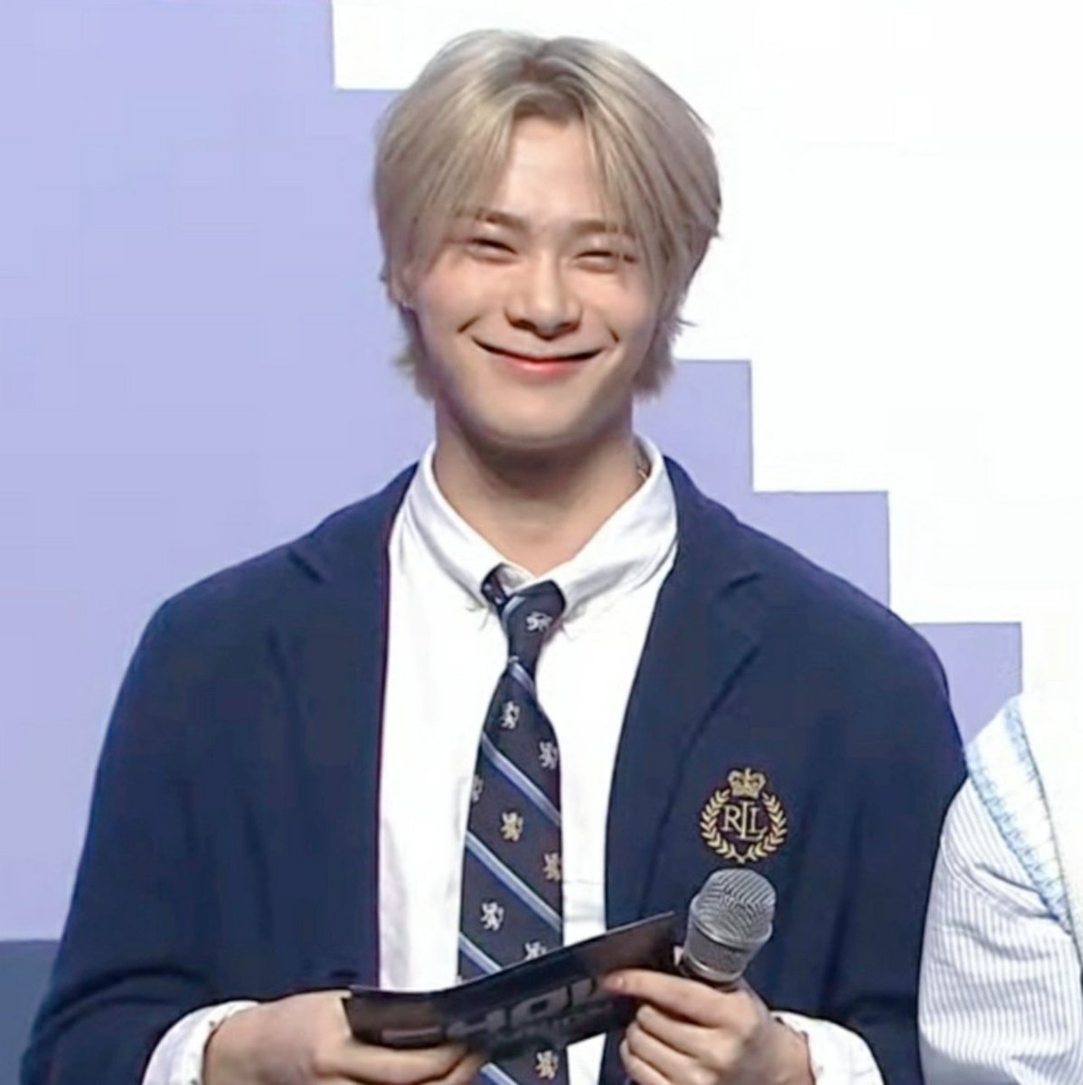 bindoingthings's tweet image. #영원한_나의달_문빈_생일축하해
Happy birthday my dearest Bin. i love you so so much, and i'm missing you and your smile even more and more each passing day🩷