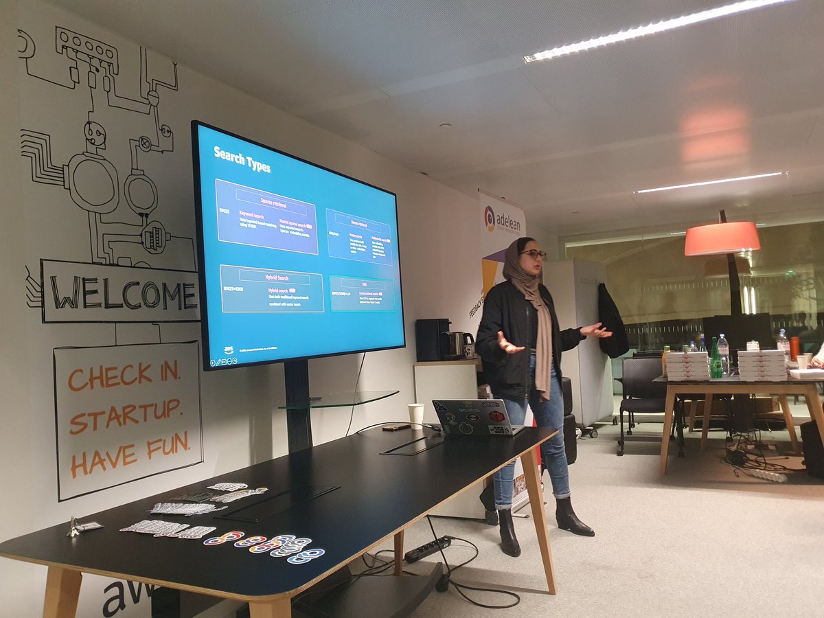 Build the right ML Search for your business with <a href="/7achoura/">Hajer bouafif 🇵🇸🇹🇳🇫🇷</a>. Great overview of all the search types available with #apache #lucene.