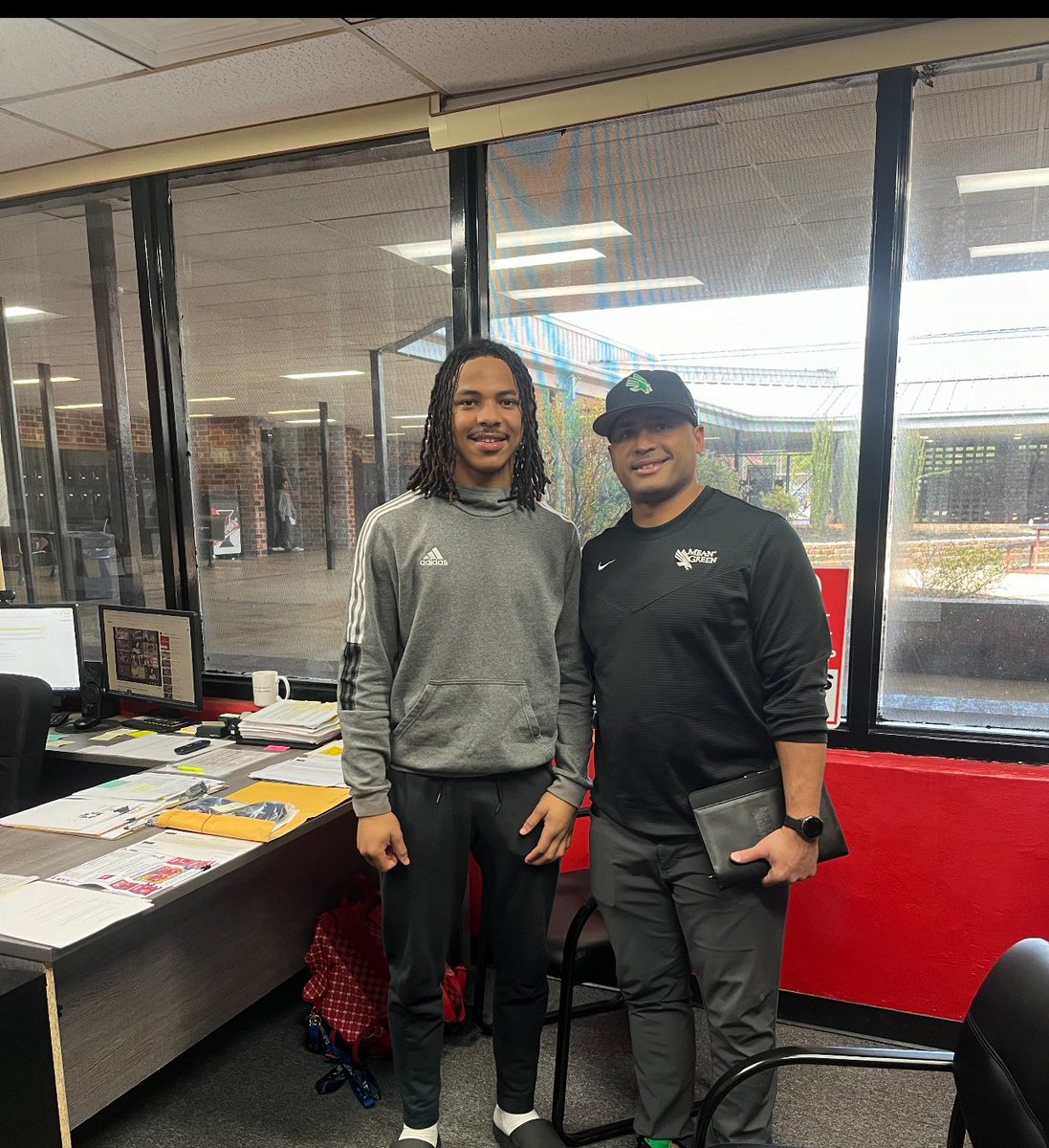 LopezMatrail's tweet photo. Super blessed to receive a offer from @MeanGreenFB 🦅⭐️ 

@seancooper_C4 @PCobbs43 @Josh_Scoop @PrepRedzoneOK @OklaPrepSports @okspotlight https://t.co/yoPwAsFfiZ