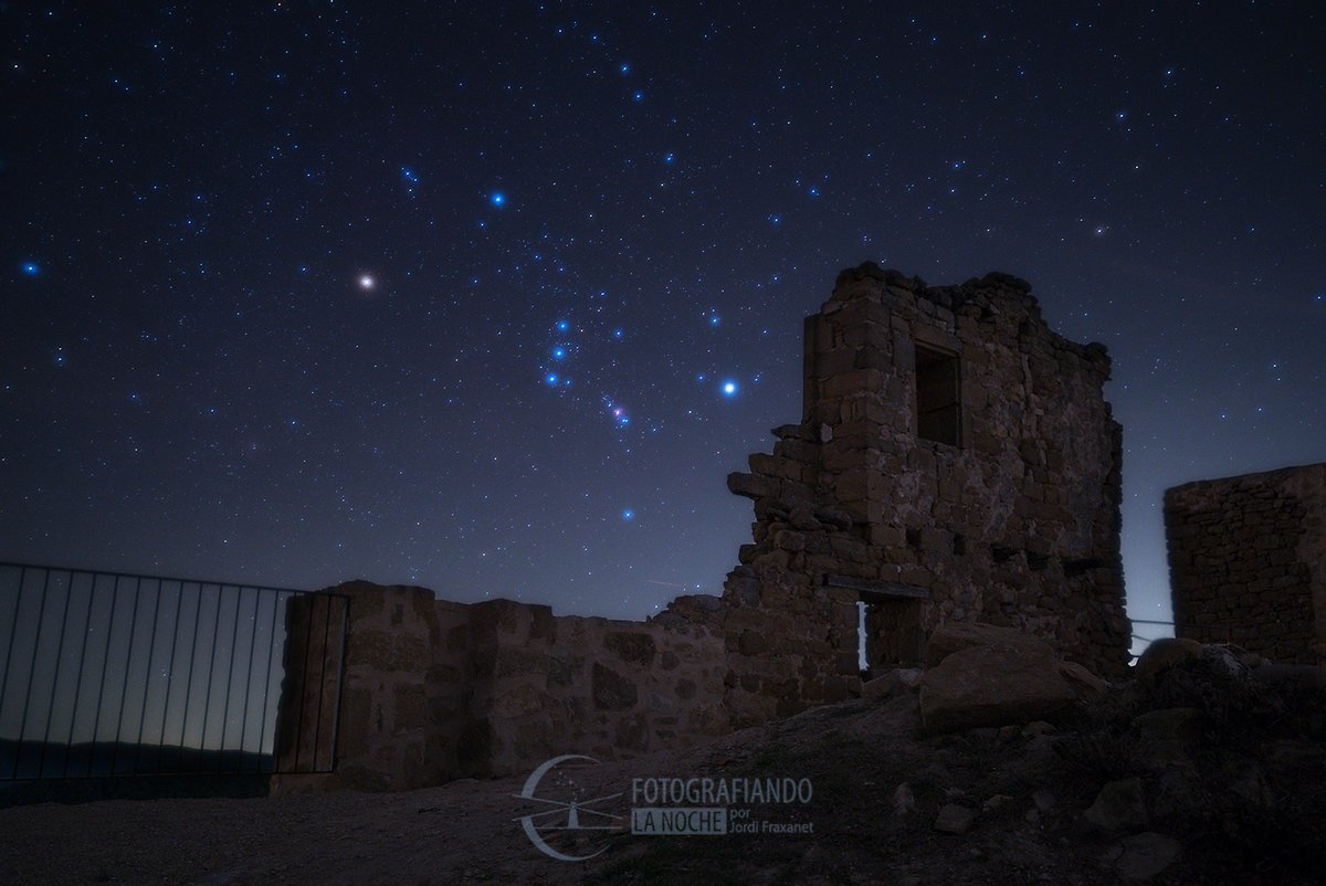 Podcast 109 Fotografiando en invierno
Habéis salido en invierno a hacer #astrofotografia? Como debéis prepararos para aguantar el frío y os explicaré las últimas fotos que he realizado en invierno y os daré algunas ideas de #fotografia  que podéis planificar. #astronomia