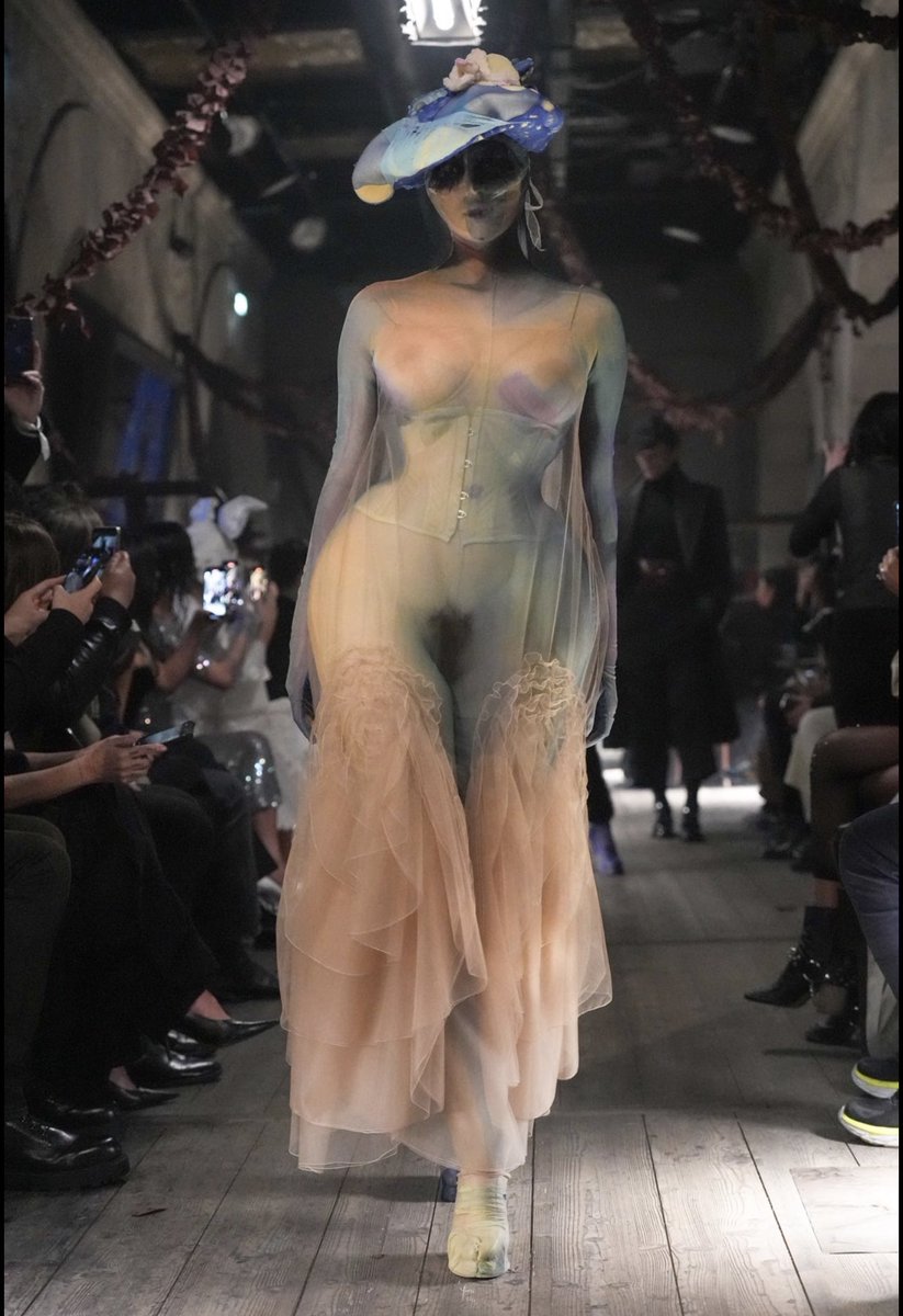 StreetFashion01's tweet image. Maison Margiela SS24 Couture!🖤