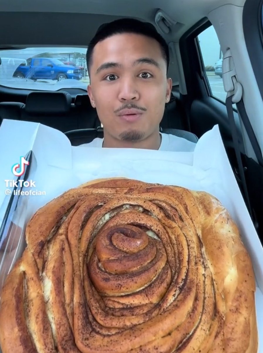 outaaaoa's tweet image. thread of the clock app people eating giant versions of foods
sweet and savory