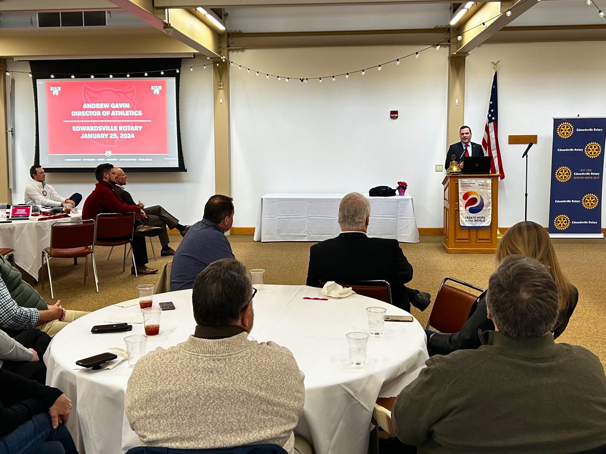 AndrewGavinAD's tweet image. Enjoyed the opportunity to speak to the Edwardsville Rotary today about SIUE Athletics! 
#CommitmentToCommunity 
#MetroEastDI