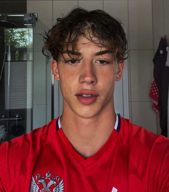 FrederickB93557's tweet photo. Let me know what you think of my hard 19yo cck?
https://t.co/qxklEynMMS https://t.co/kt4kcE8rYZ