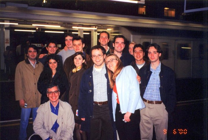 CheveningFCDO's tweet photo. What was it like to be a #Chevening Scholar in 1999?
For Alumnus Carlos Alexandre A. Rocha, being surrounded by 'young, bright and resourceful people from all around the world' was an invaluable opportunity 🎓
#40YearsOfChevening
https://t.co/FbHj0RSMCk https://t.co/Q2zRqL66rn