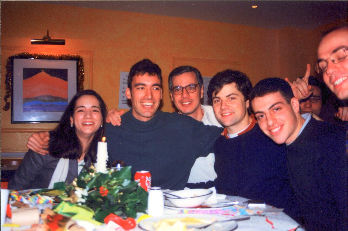 CheveningFCDO's tweet photo. What was it like to be a #Chevening Scholar in 1999?
For Alumnus Carlos Alexandre A. Rocha, being surrounded by 'young, bright and resourceful people from all around the world' was an invaluable opportunity 🎓
#40YearsOfChevening
https://t.co/FbHj0RSMCk https://t.co/Q2zRqL66rn