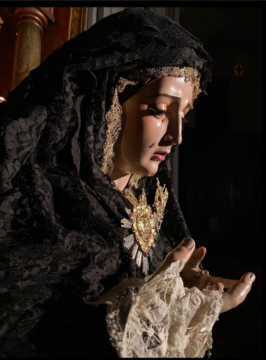 Hoy es Jueves 🖤🌟
Acompaña a María este Jueves Santo.
#Hazquepase
#JuevesSanto2024
@SantaCruzMalaga 
#CofradiasMLG