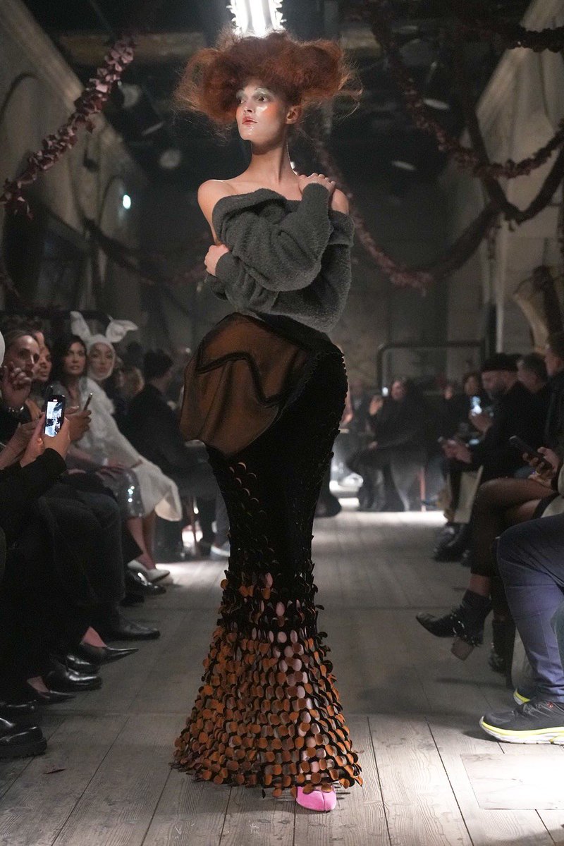 pradapearll's tweet photo. you really have to know galliano’s work throughout his career to actually understand this masterpiece of a collection https://t.co/W4IqFbhpUb