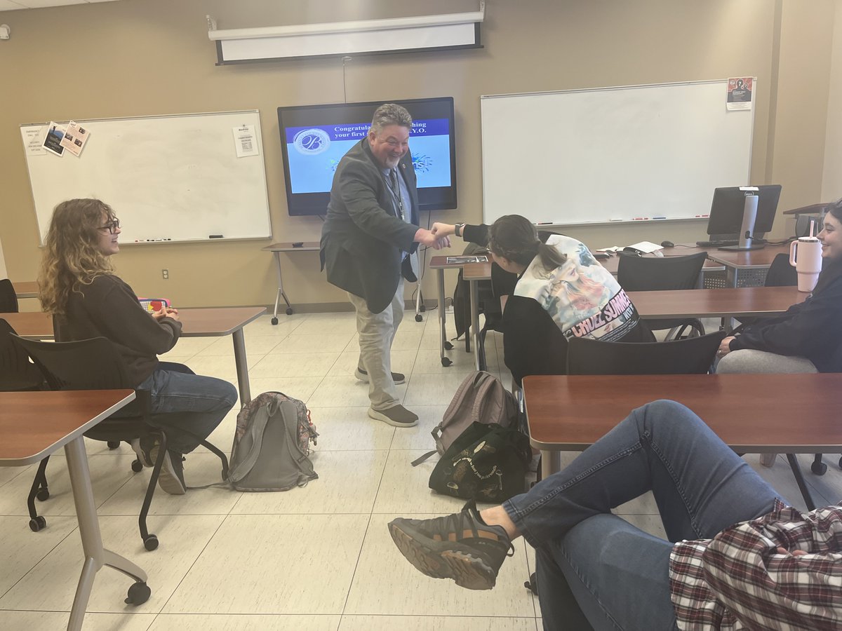 Shoutout to BCS's Grow Your Own students! I had a wonderful opportunity this week to stop by their class to chat and answer questions about the education field.

#BeInvested #BCSProud