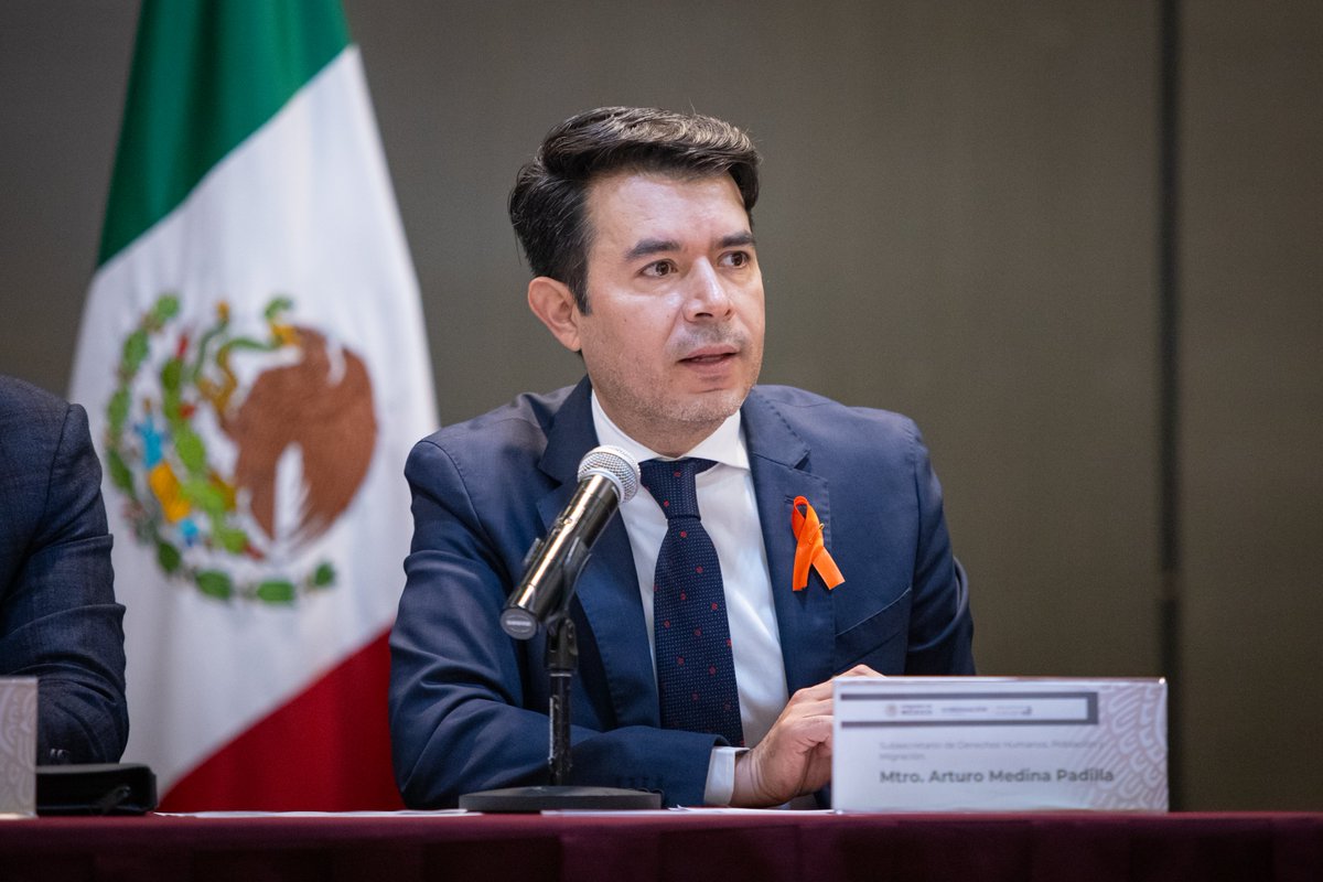 SEGOB_mx's tweet photo. ⭕#GobernaciónInforma | Sesiona Junta de Gobierno del Mecanismo de Protección para Personas Defensoras de Derechos Humanos y Periodistas.

• Subraya subsecretario @arturomedinap trabajo constante de coordinación y diálogo institucional con el objetivo de proteger la vida, integridad, libertad, seguridad y derechos de quienes integran este gremio.

📲 https://t.co/5rb21qdpIo