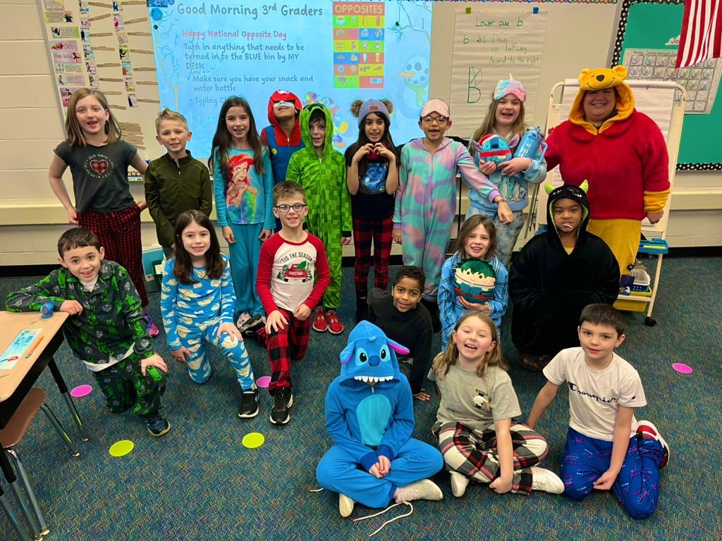 Started my day with this fun bunch at the Listwood Elementary School. Everyone getting in on the action with comfy pajama day including teacher Miss Lisak leading the way!

#KindnessWeek
<a href="/gpavone28/">Gayle Pavone</a> 
<a href="/WestIrondequoit/">West Irondequoit CSD</a>
