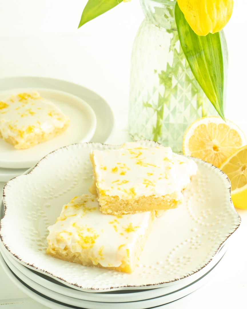 DelishSpoon's tweet photo. Lemony Lemon Brownies packed with big, bold lemon flavor. Topped with lemon glaze, they make the perfect dessert for spring or summer!#lemonbrownies #lemonbrownieswithlemonglaze #lemonbrowniesrecipeeasy #lemondesserts #lemondessertsquares #lemonsquares https://t.co/fwaaG4K2Rf https://t.co/5iZSo7CdmM