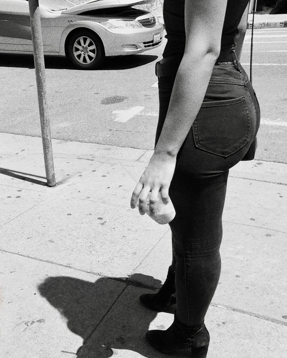 karlogomez2010's tweet photo. Took a stroll with a friend and couldn't resist capturing how nature's sunlight beautifully defined her physique. https://t.co/ZBgBxGojzT