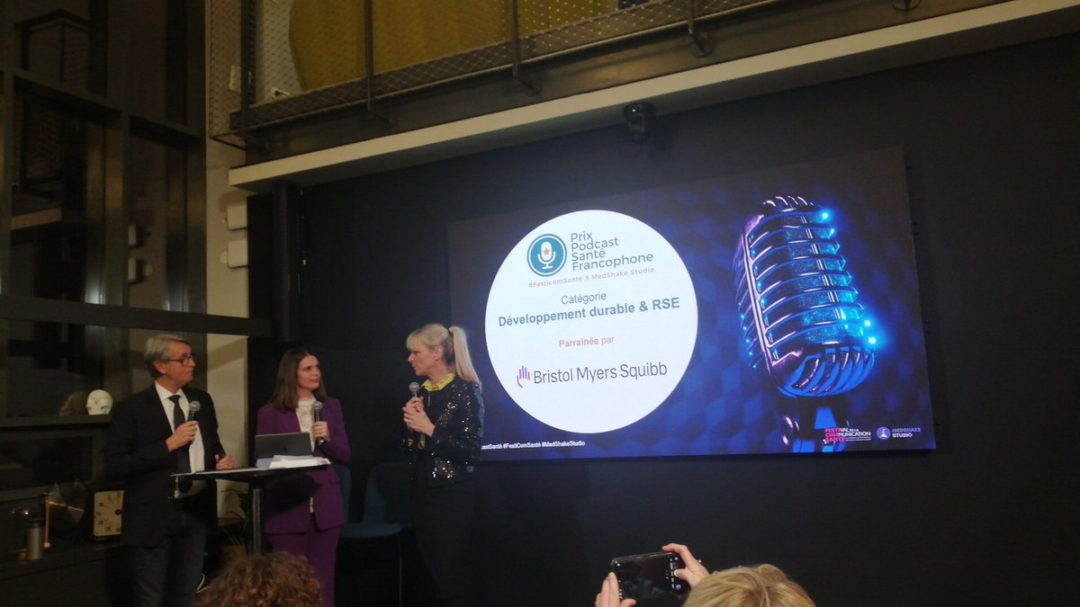 EPierga's tweet photo. #podcastsante @bmsnews @FredSaas remet le prix #rse la #sante #decarbone @HOSPIMEDIA https://t.co/UpTKLqAJ22