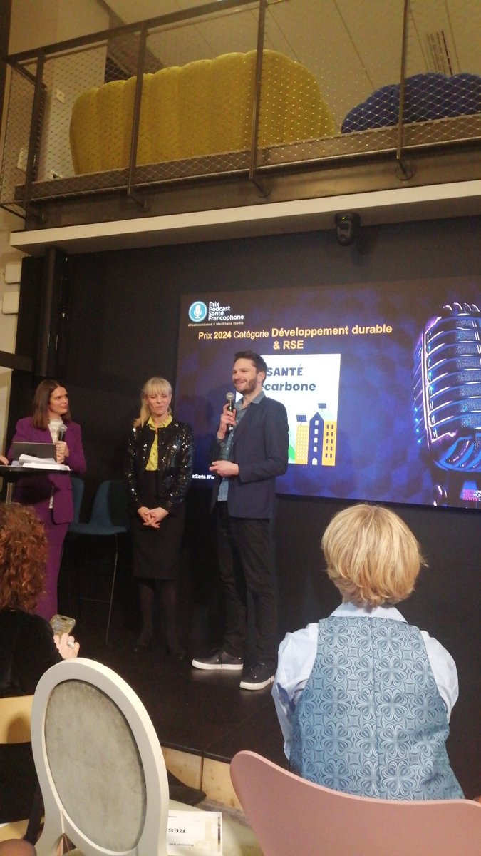 EPierga's tweet photo. #podcastsante @bmsnews @FredSaas remet le prix #rse la #sante #decarbone @HOSPIMEDIA https://t.co/UpTKLqAJ22